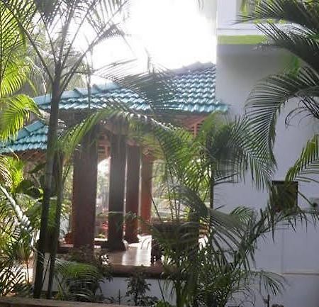 The Crib Hotel Morjim Ngoại thất bức ảnh