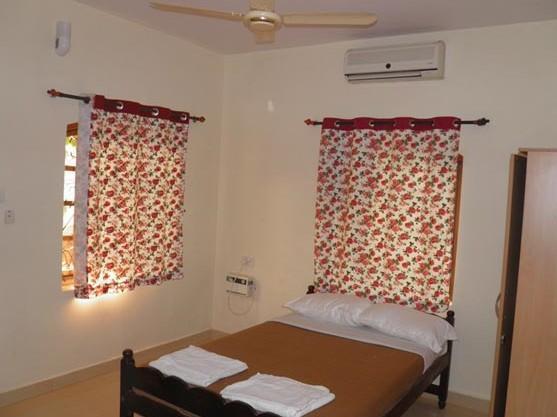 The Crib Hotel Morjim Ngoại thất bức ảnh