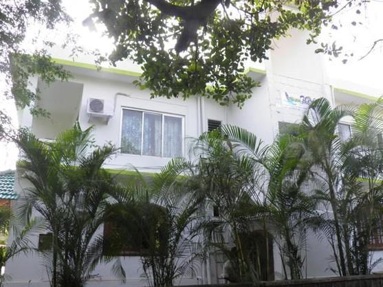 The Crib Hotel Morjim Ngoại thất bức ảnh